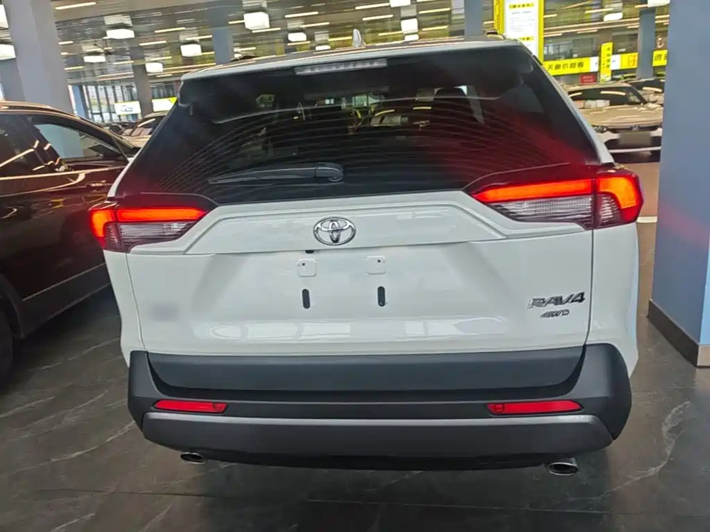 Toyota RAV4 — миниатюра 6
