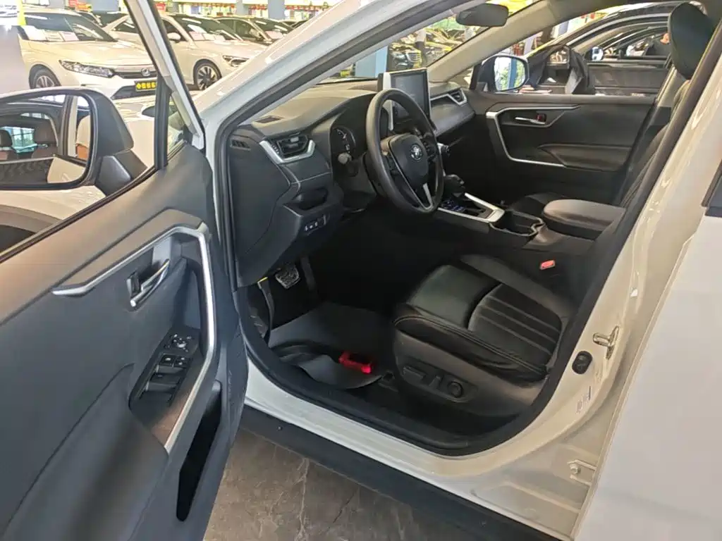 Toyota RAV4 — миниатюра 16