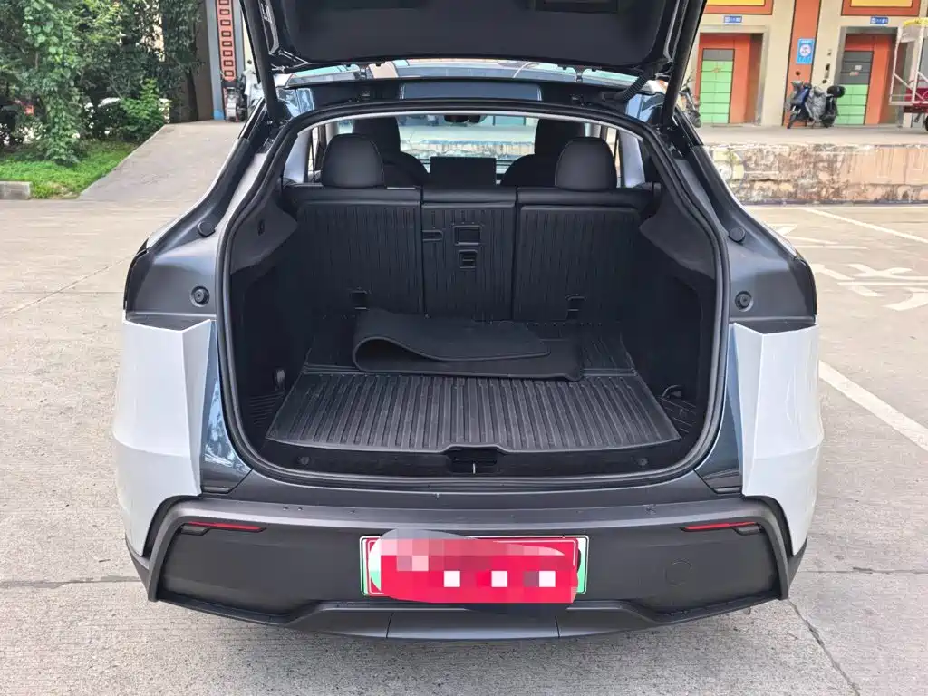 Tesla Model Y — миниатюра 13