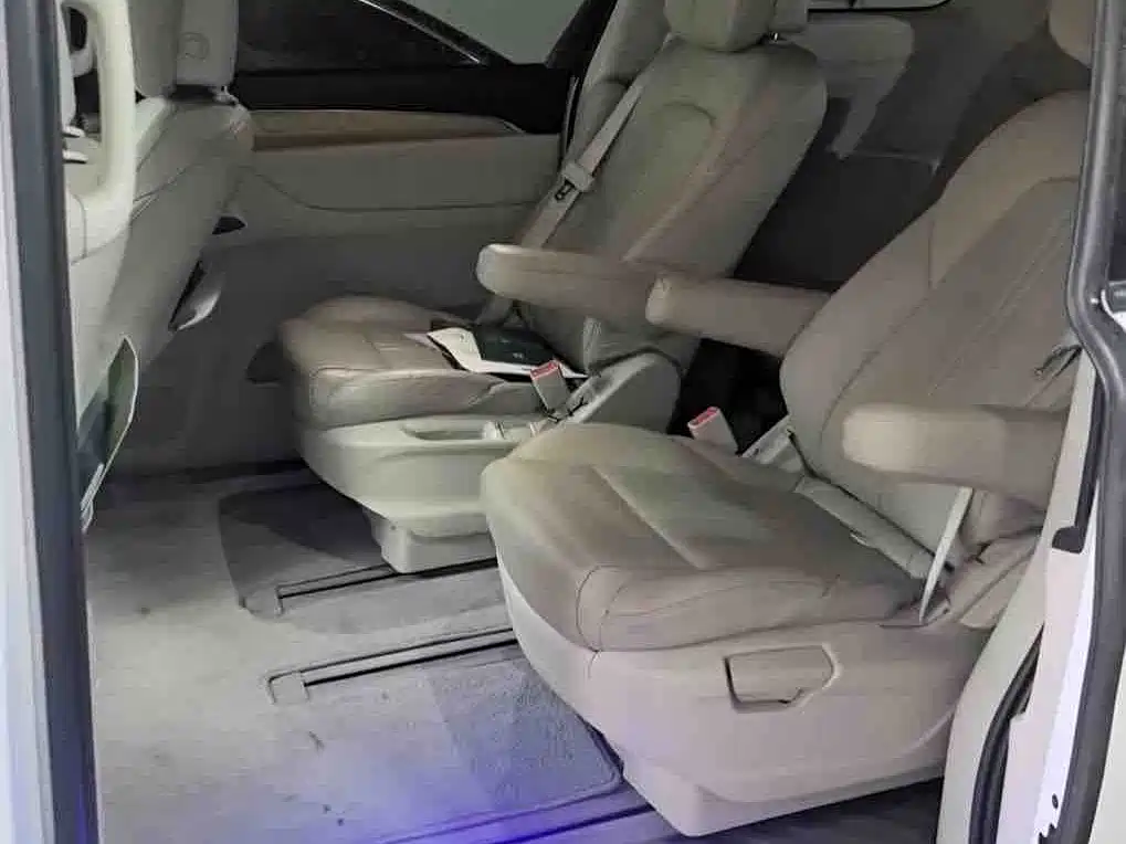 Buick GL8 — миниатюра 8