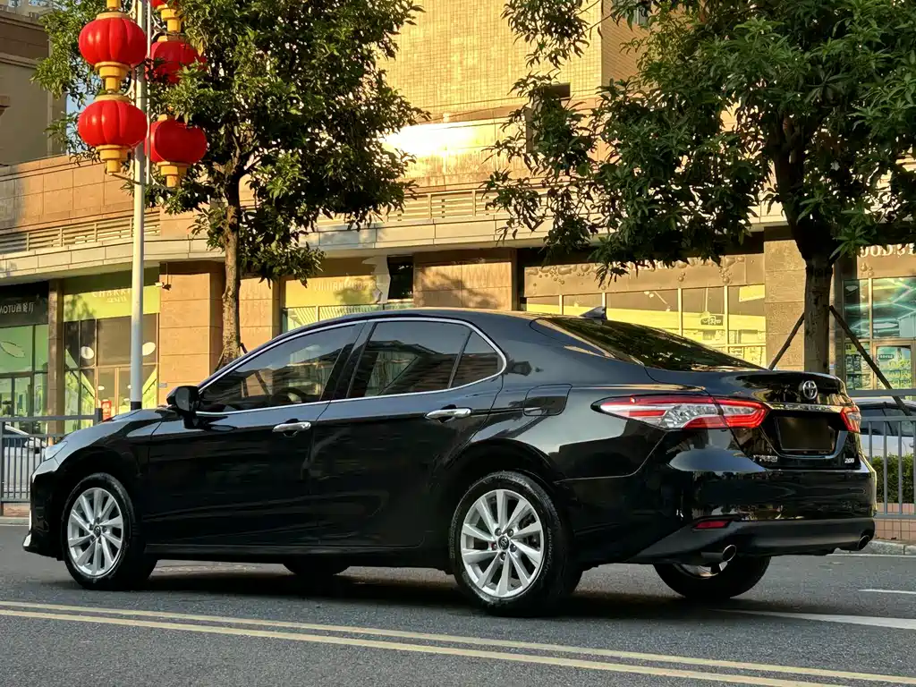 Toyota Camry — миниатюра 4