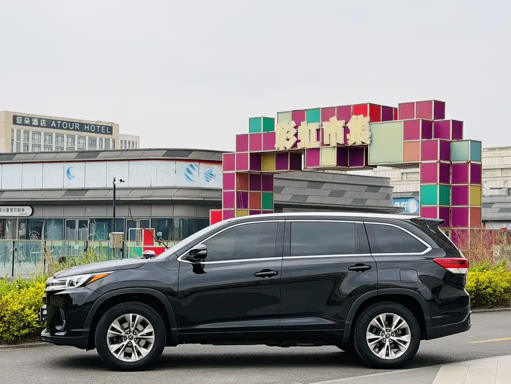 Toyota Highlander 2021 2.0T Elite 7 мест