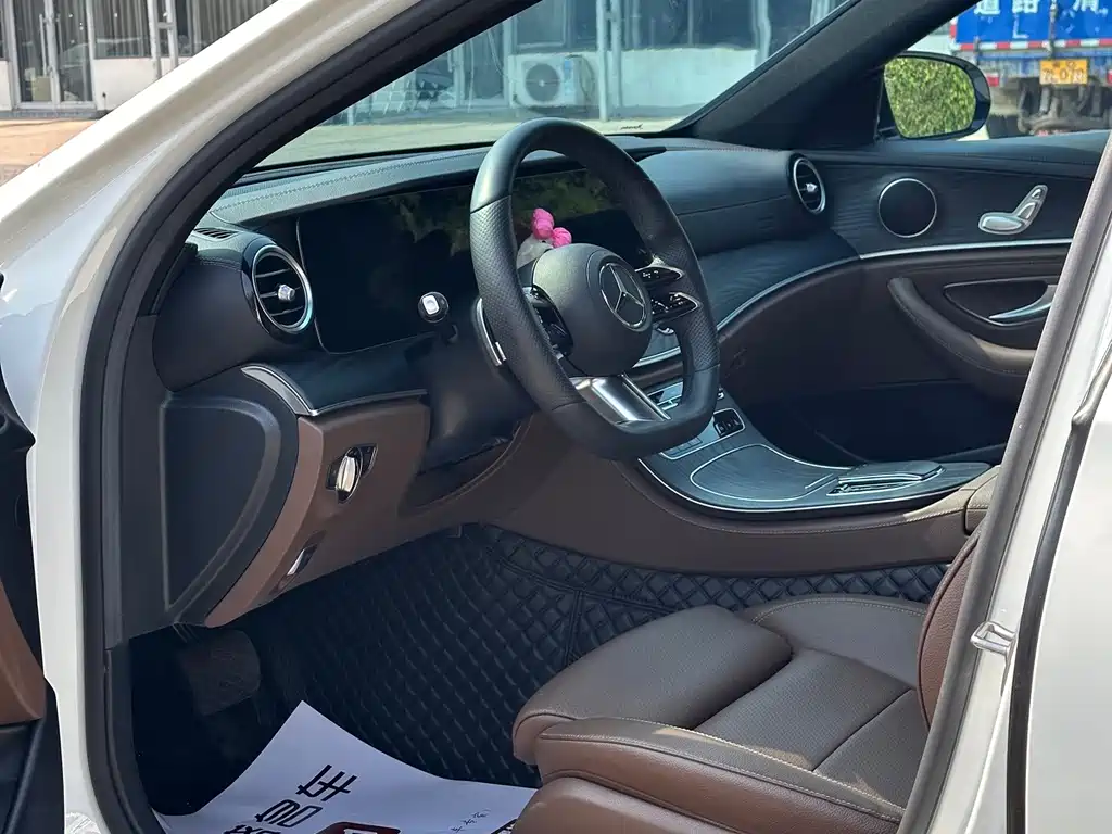 Mercedes-Benz E-Class — миниатюра 4