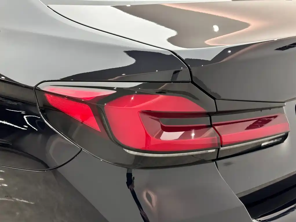 BMW 5 Series — миниатюра 19