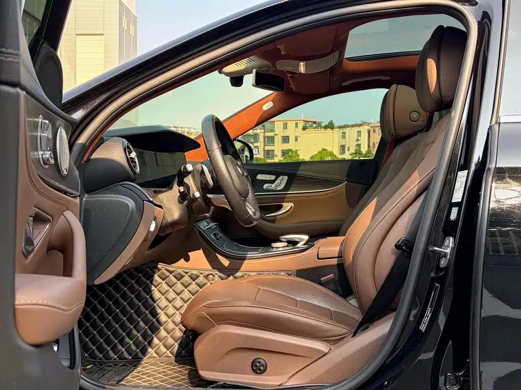 Mercedes-Benz E-Class — миниатюра 9