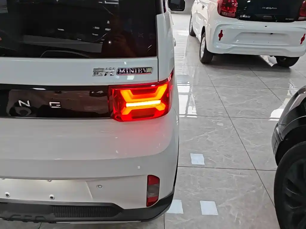 Wuling MINIEV — миниатюра 8