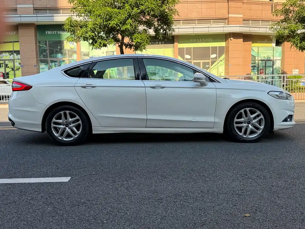 Ford Mondeo — миниатюра 11