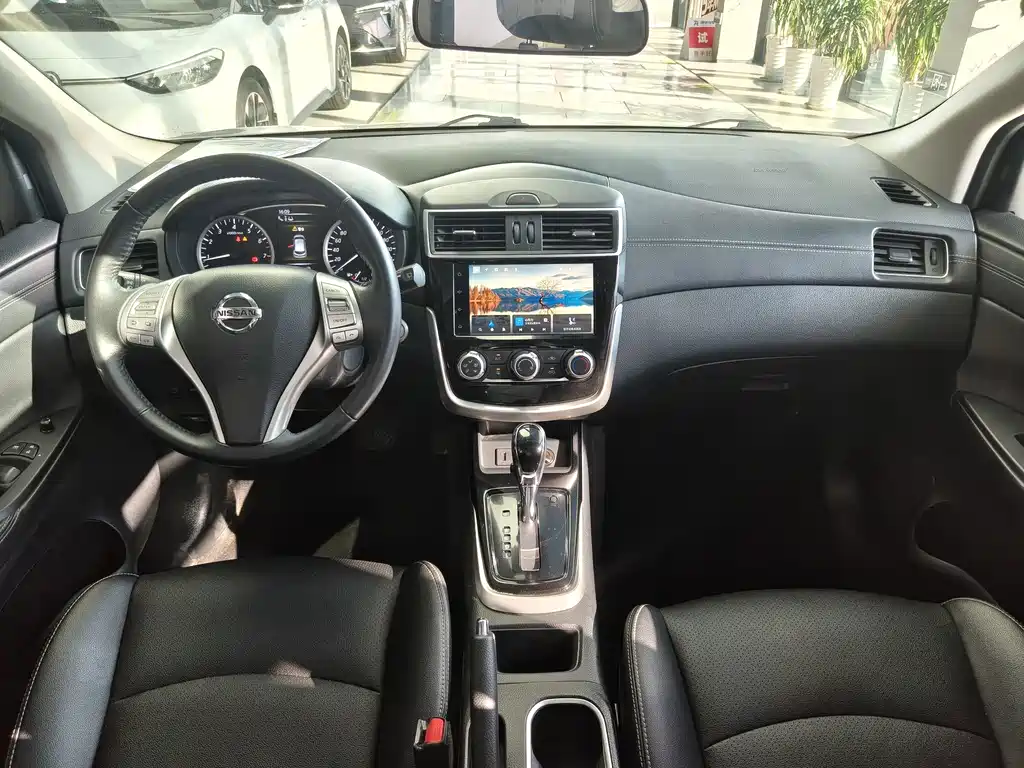 Nissan Tiida — миниатюра 10