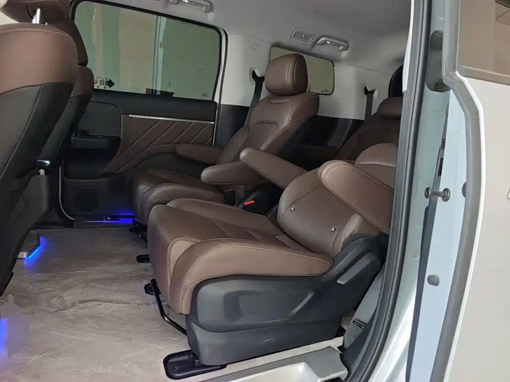 Wuling Xingguang 730 New Energy — миниатюра 17