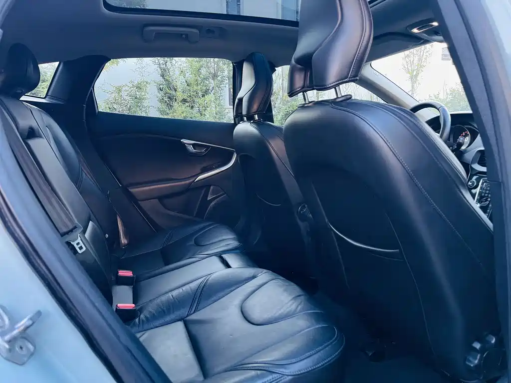 Volvo V40 — миниатюра 16