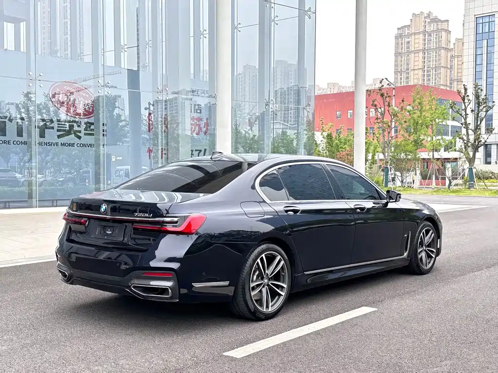 BMW 7 Series — миниатюра 6