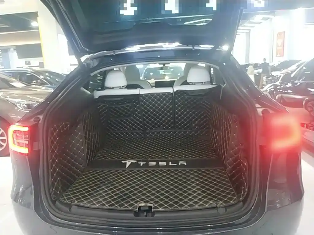 Tesla Model Y — миниатюра 19