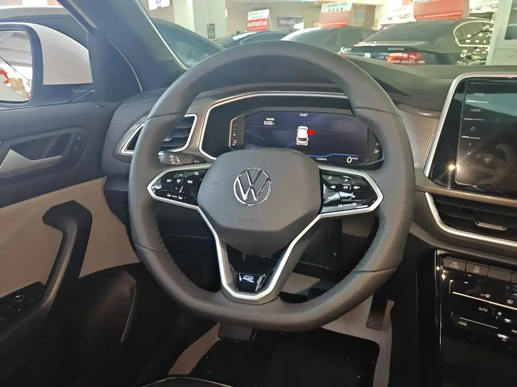 Volkswagen T-Roc — миниатюра 12