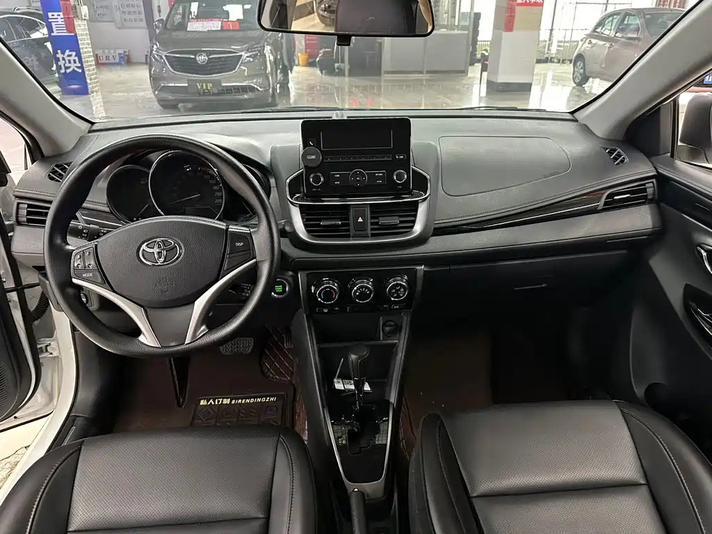 Toyota Yaris L — миниатюра 5