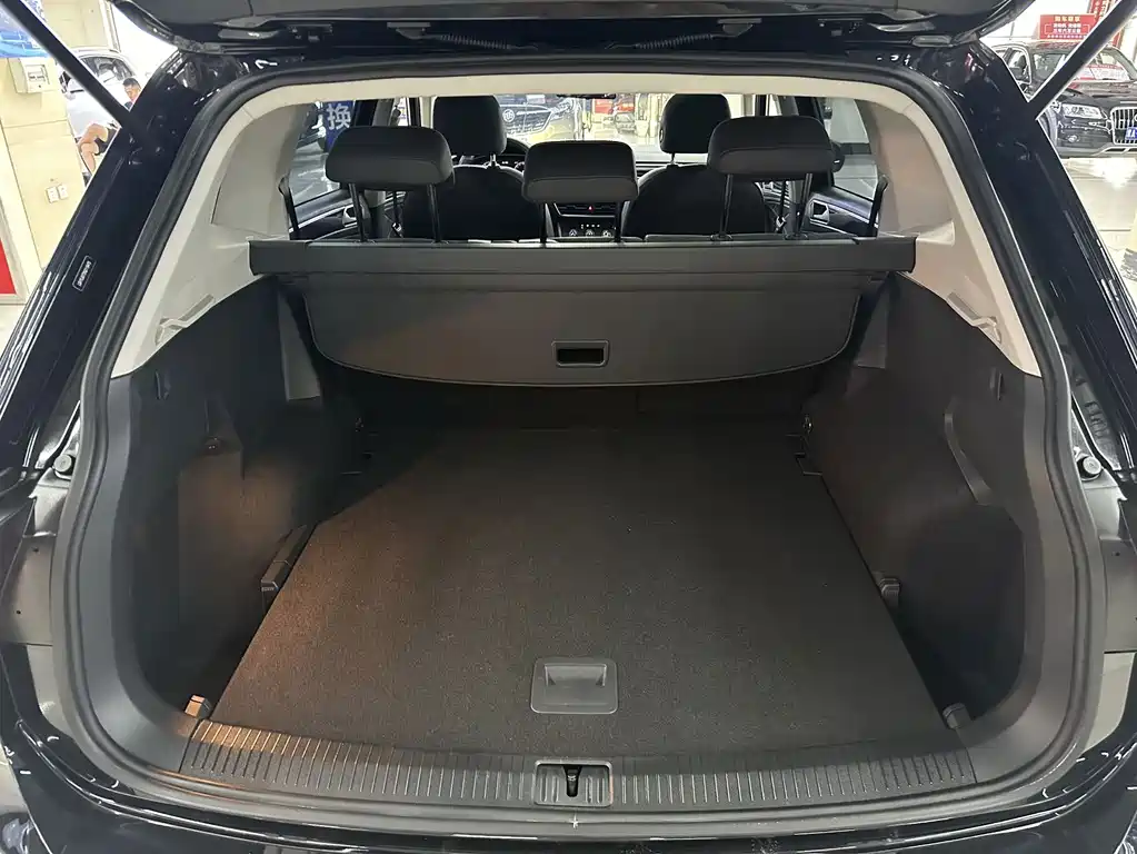 Volkswagen Tiguan L — миниатюра 14