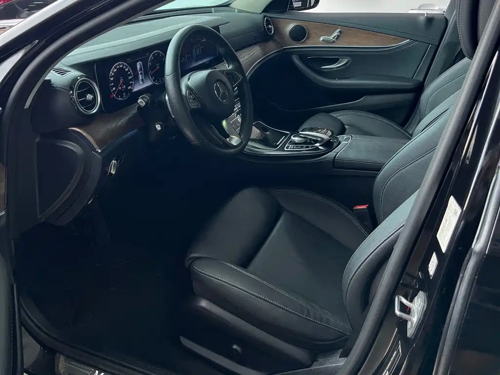 Mercedes-Benz E-Class — миниатюра 4
