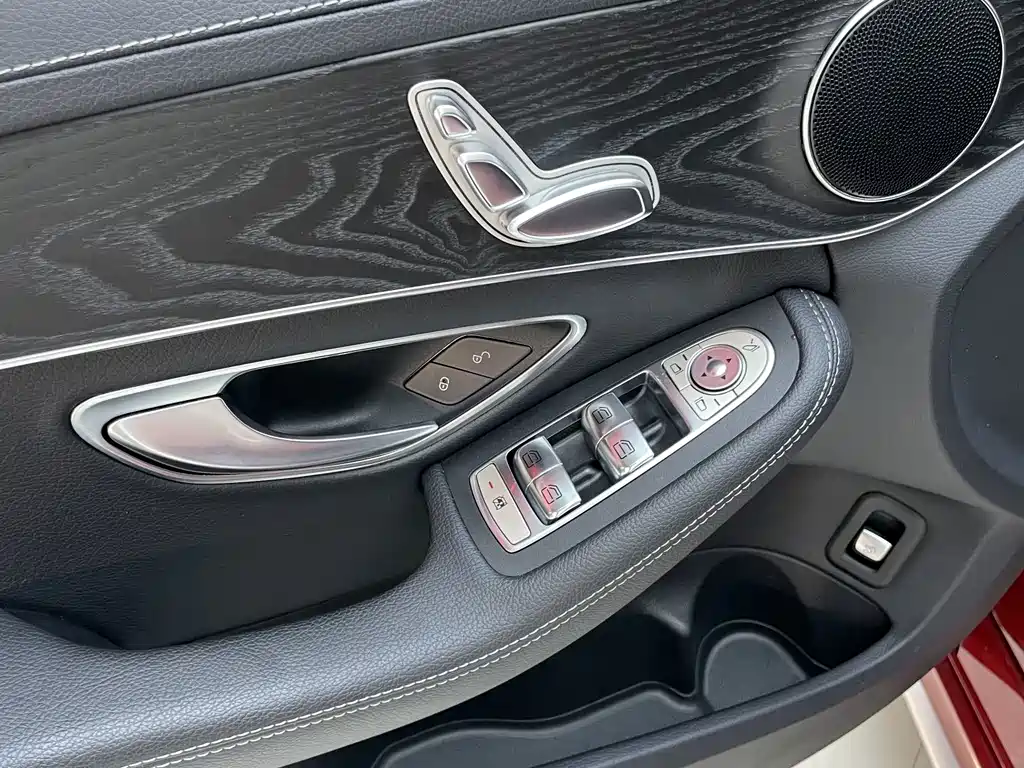 Mercedes-Benz C-Class — миниатюра 14