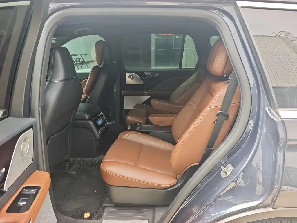 Lincoln Aviator — миниатюра 6