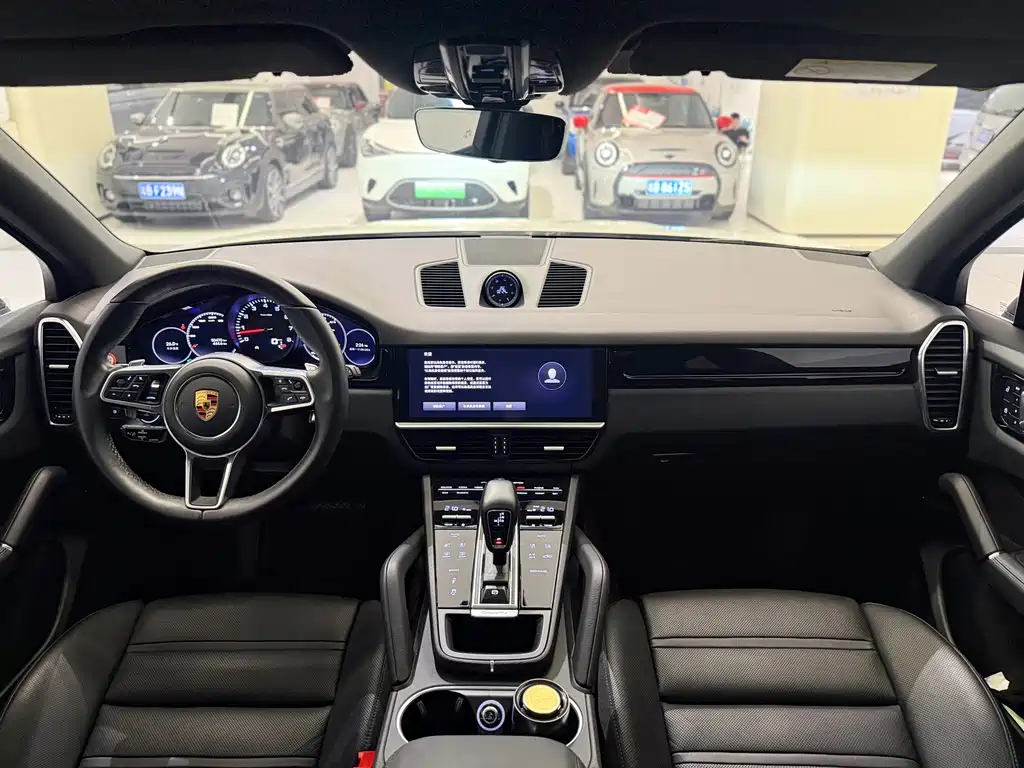 Porsche Cayenne — миниатюра 13