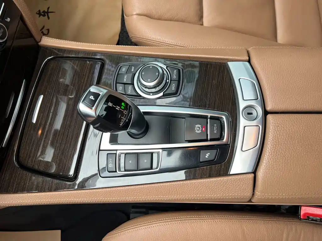 BMW 7 Series — миниатюра 12