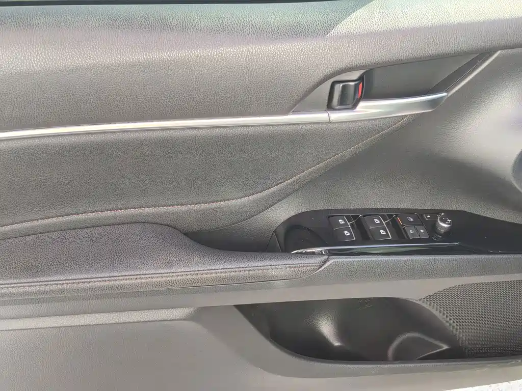 Toyota Camry — миниатюра 13