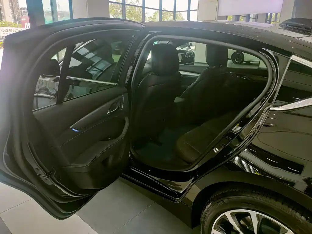 Cadillac CT5 — миниатюра 21