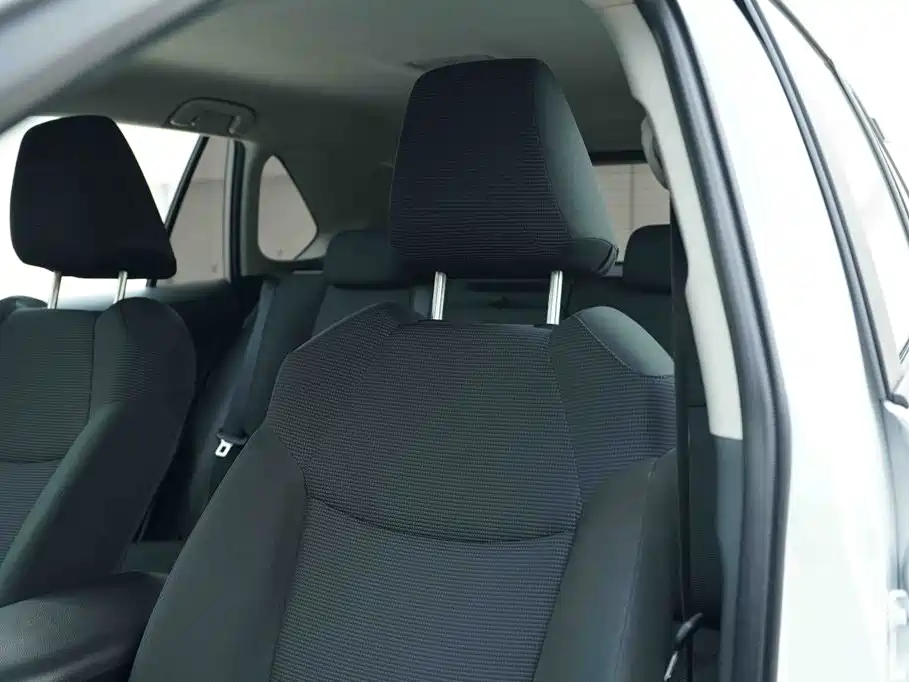 Toyota RAV4 — миниатюра 11