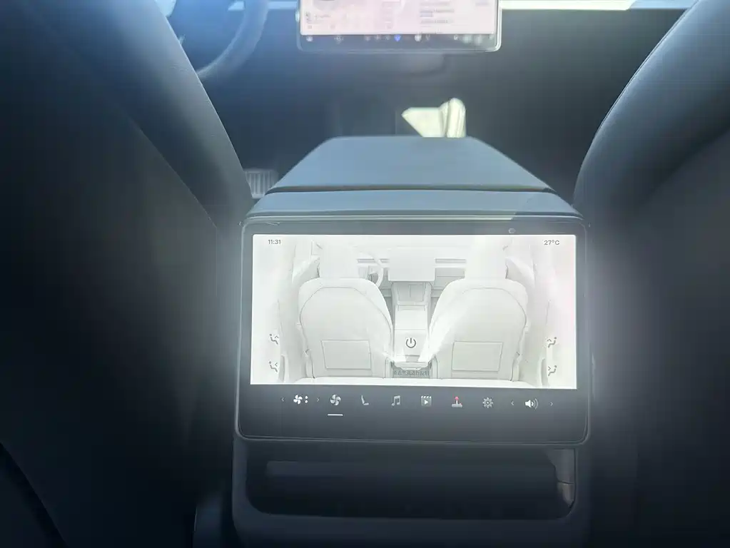 Tesla Model 3 — миниатюра 11