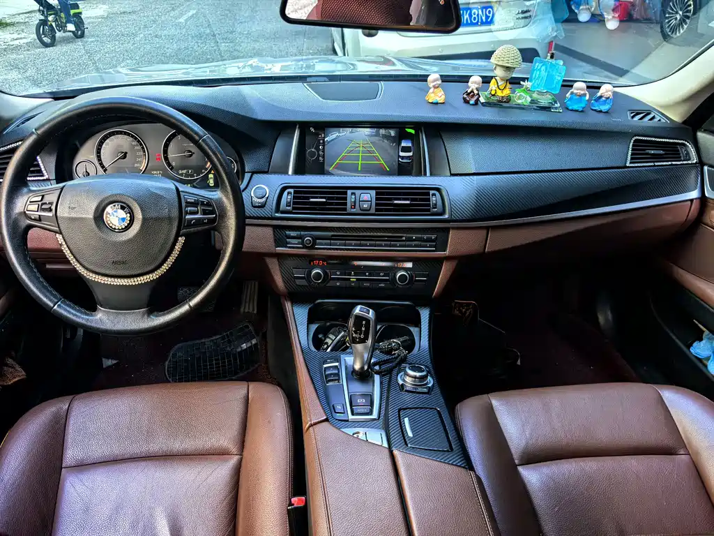 BMW 5 Series — миниатюра 7