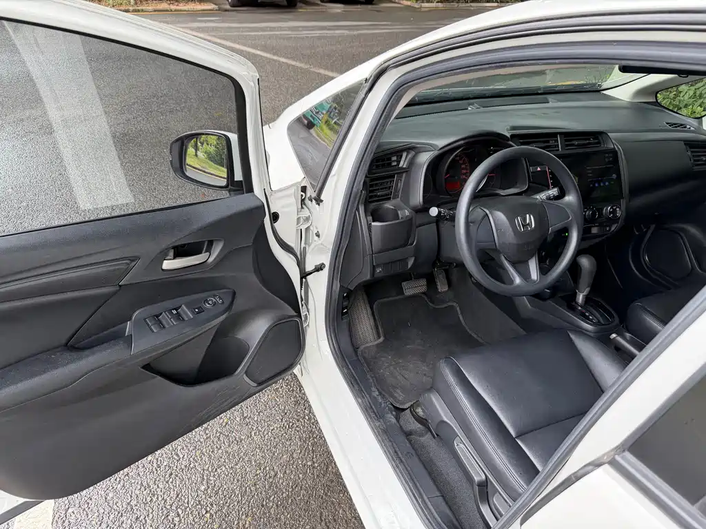 Honda Fit — миниатюра 8