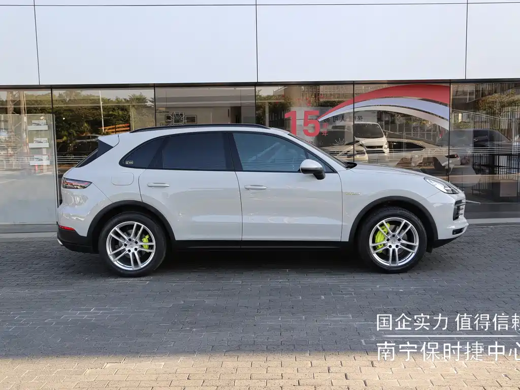 Porsche Cayenne Hybrid — миниатюра 6