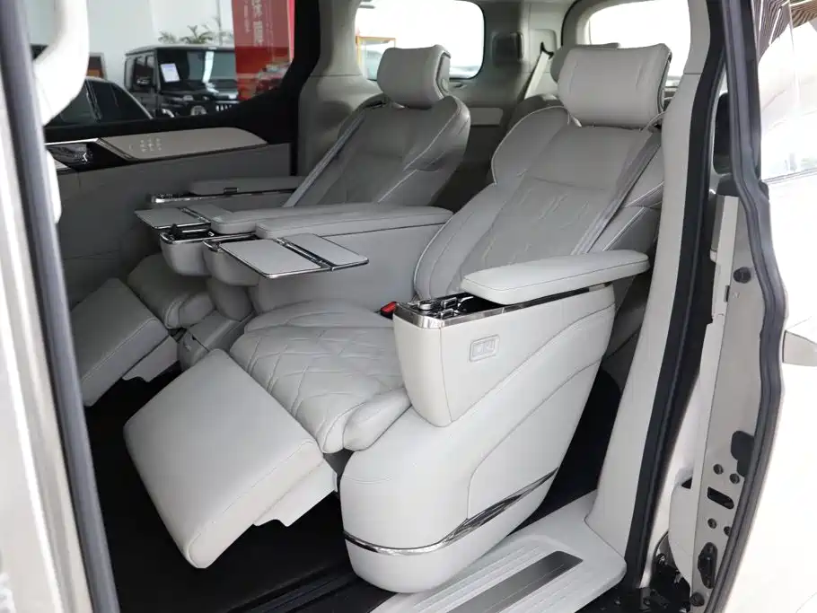 Volvo EM90 — миниатюра 7