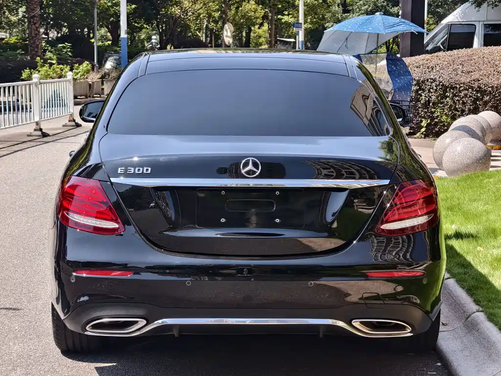Mercedes-Benz E-Class — миниатюра 6