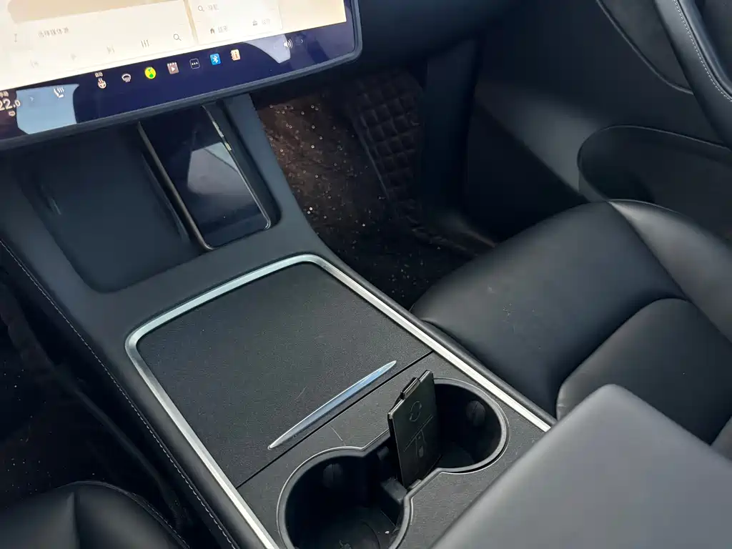 Tesla Model Y — миниатюра 5