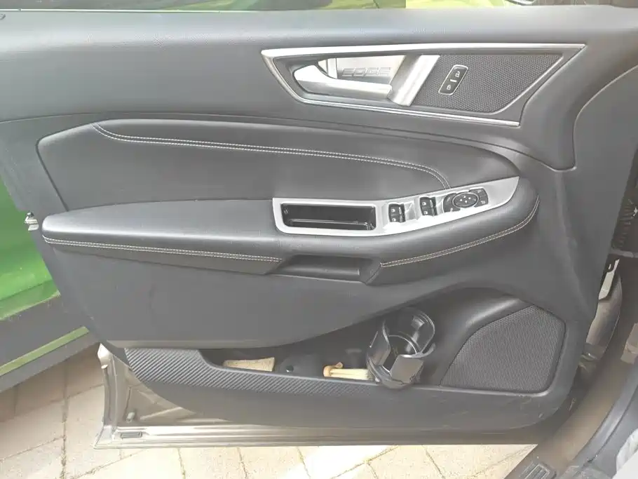 Ford Edge — миниатюра 7