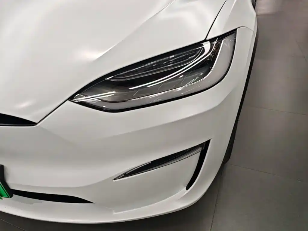 Tesla Model X — миниатюра 24