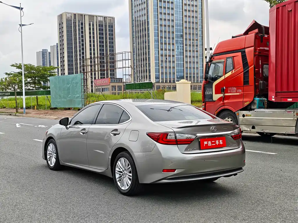 Lexus ES — миниатюра 6