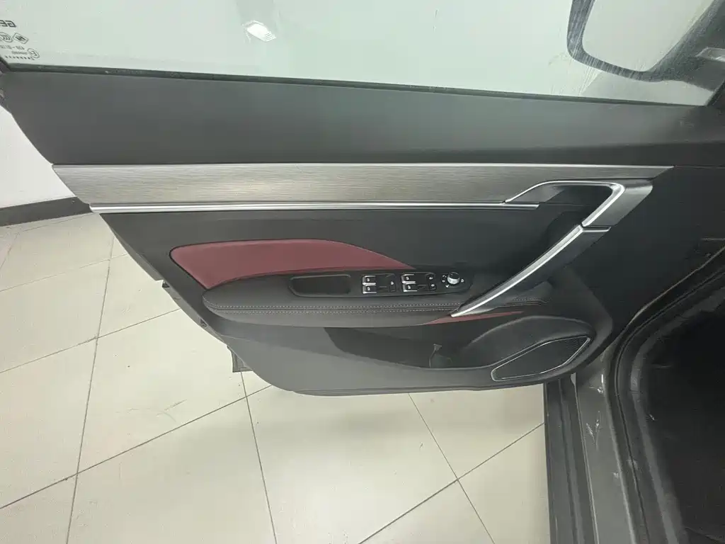 Geely Binyue — миниатюра 19