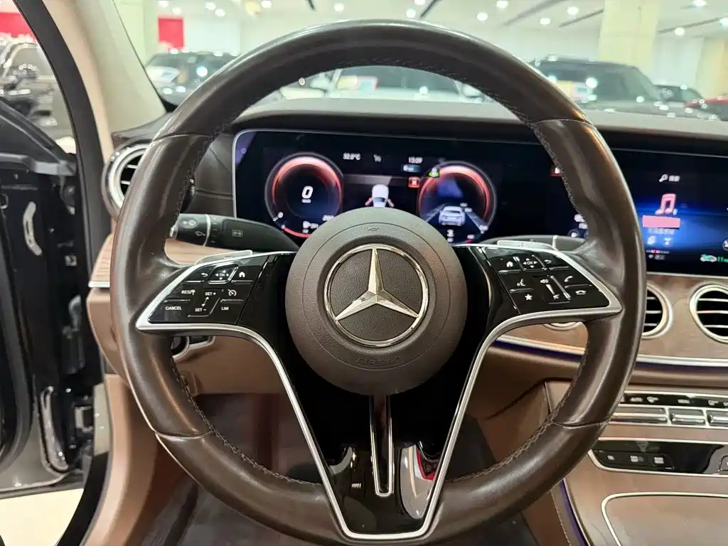 Mercedes-Benz E-Class — миниатюра 18