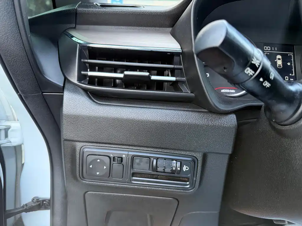 Geely Vision X3 — миниатюра 15