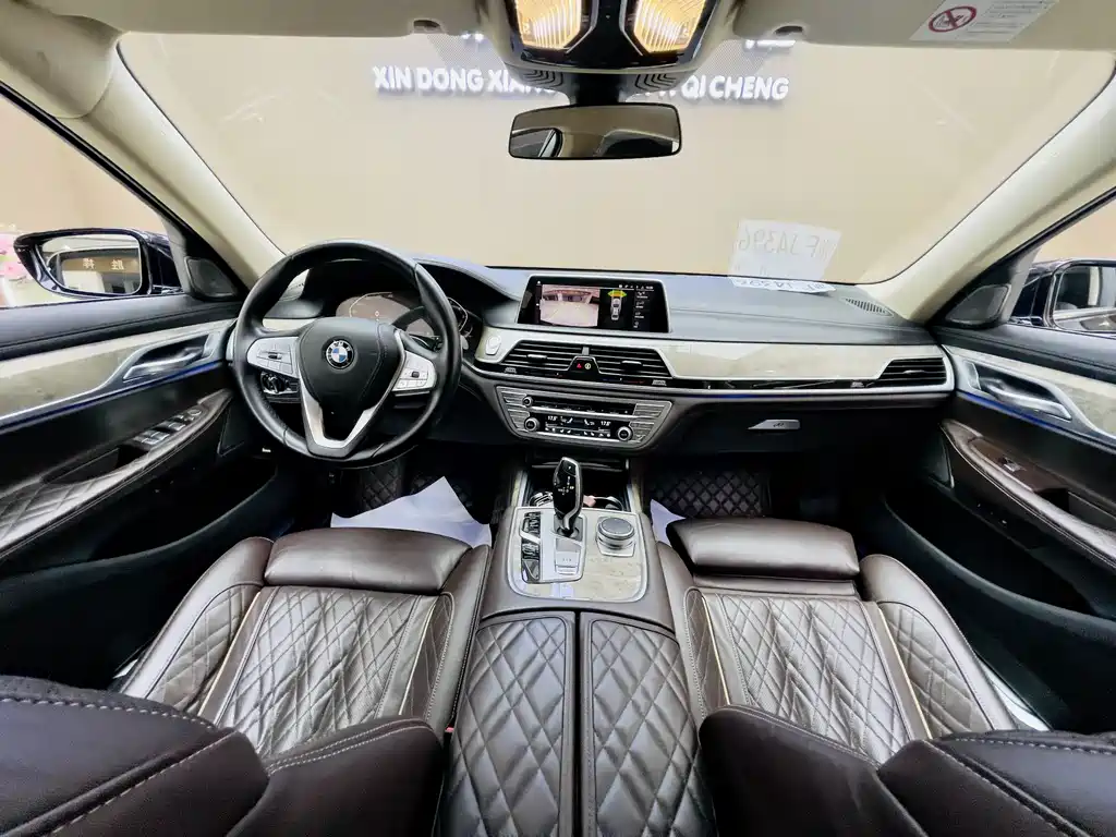 BMW 7 Series — миниатюра 5