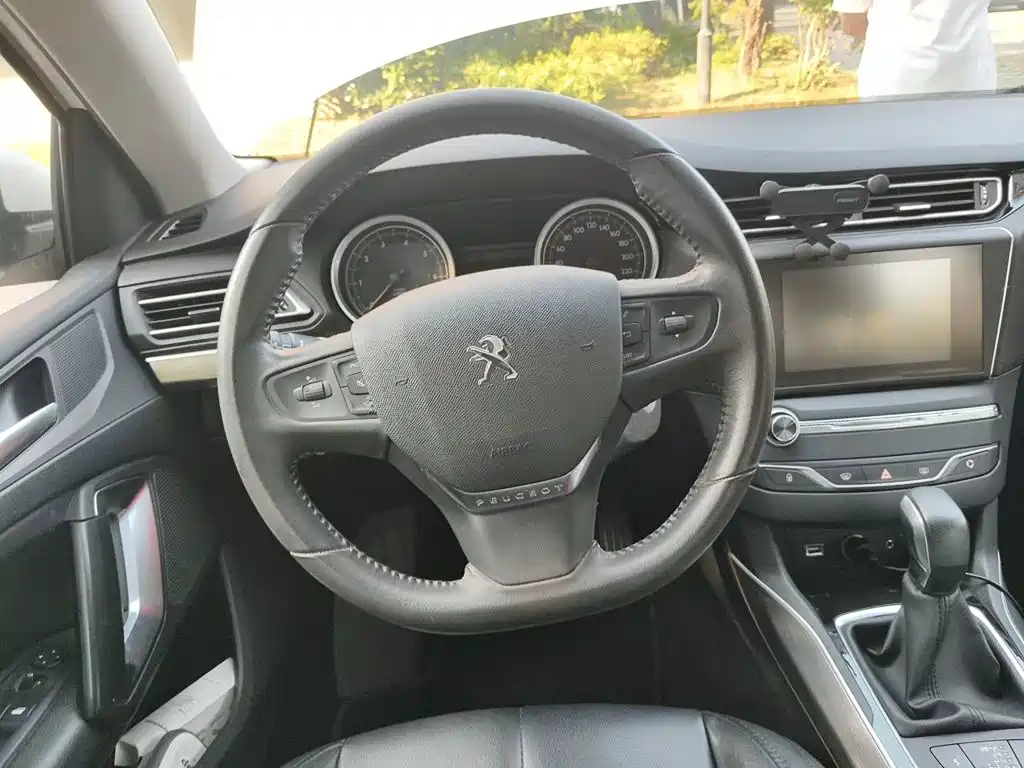 Peugeot 408 — миниатюра 6