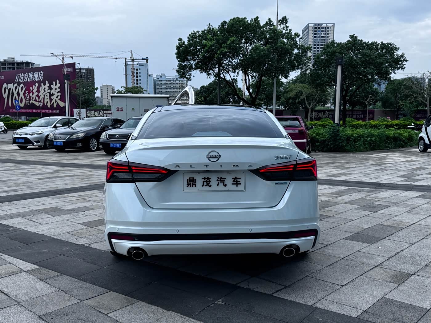 Nissan Teana 2.0 л 2023 г. Белый, пробег 30000 км
