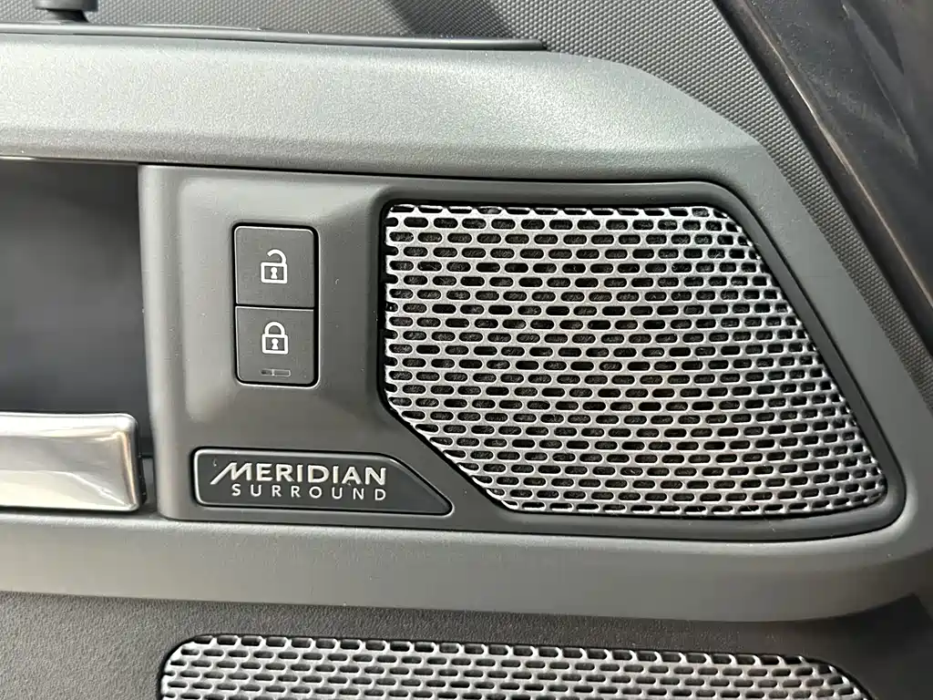 Land Rover Defender — миниатюра 22