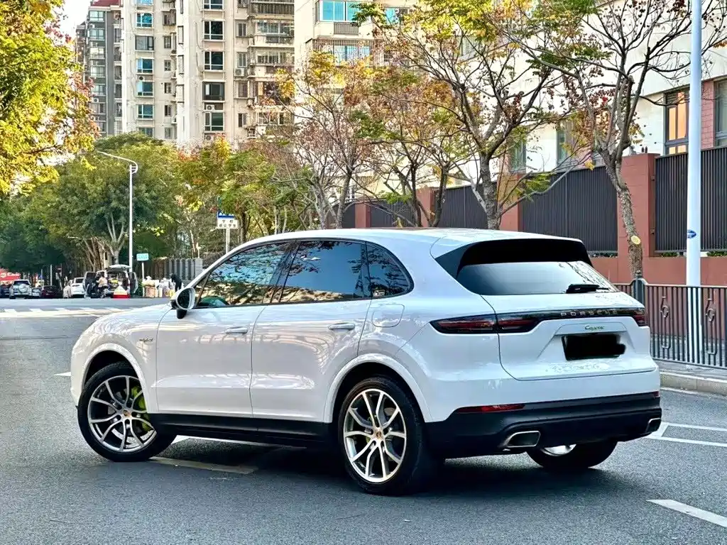 Porsche Cayenne Hybrid — миниатюра 7
