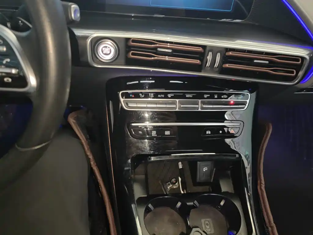 Mercedes-Benz EQC — миниатюра 13