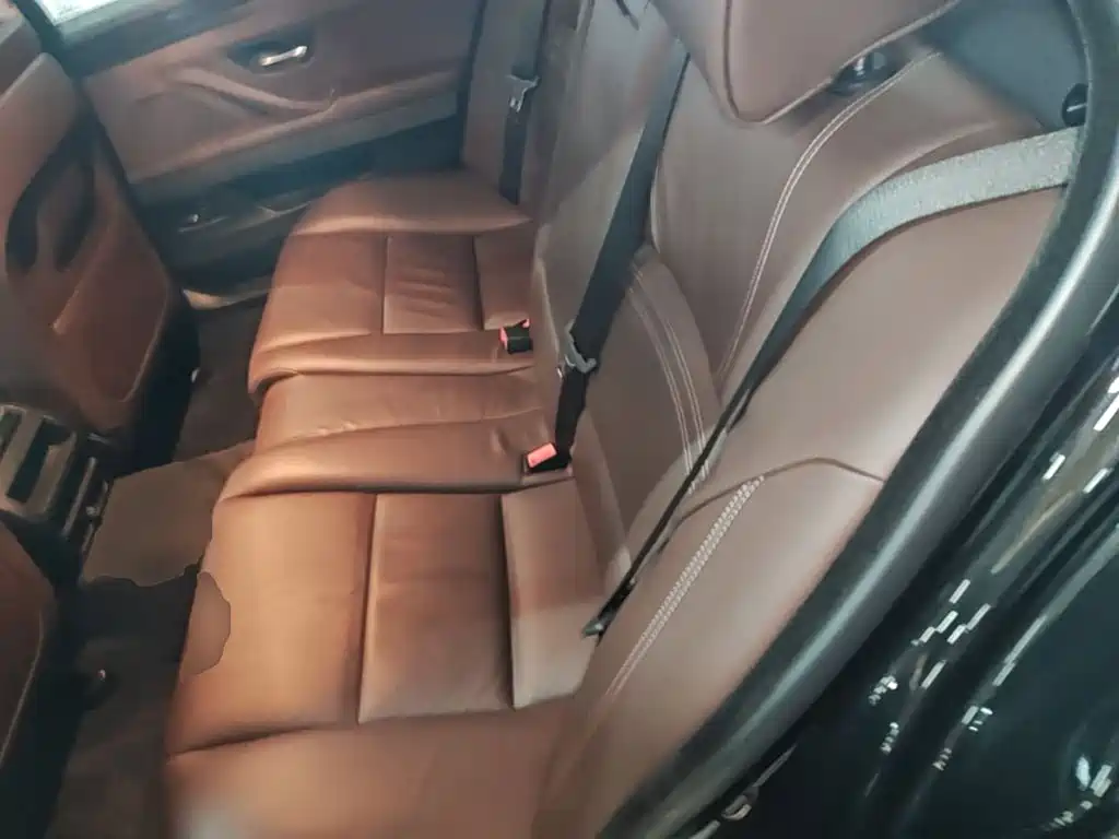 BMW 5 Series — миниатюра 17