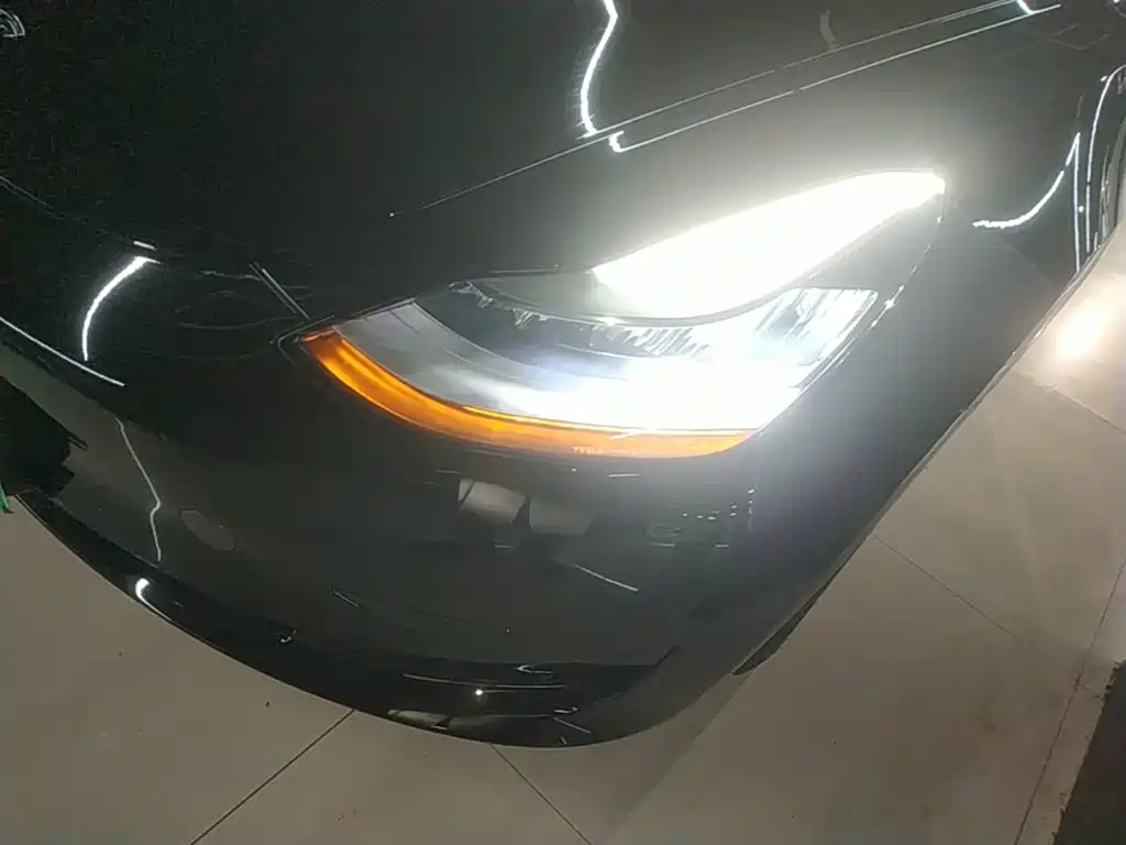 Tesla Model 3 — миниатюра 24