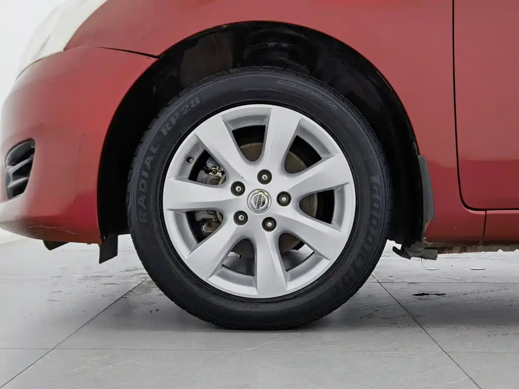 Nissan Tiida — миниатюра 17