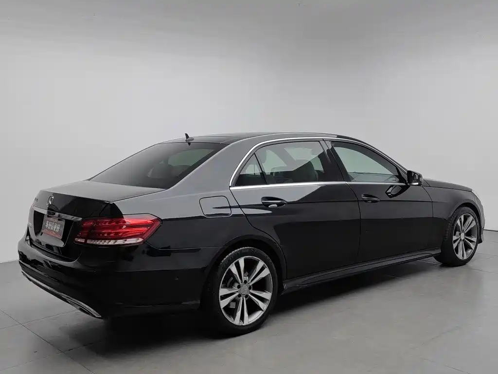 Mercedes-Benz E-Class — миниатюра 2